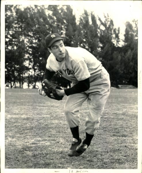 1940s circa Joe DiMaggio Fielding New York Yankees "The Sporting News Collection Archives" Original 8" x 10" Photo (Sporting News Collection Hologram/MEARS Photo LOA)