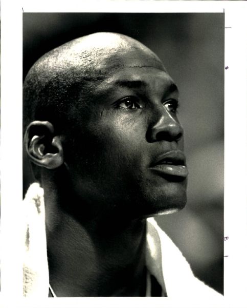 1992 Michael Jordan Chicago Bulls "The Sporting News Collection Archives" Original 8" x 10" Photo (Sporting News Collection Hologram/MEARS Photo LOA)