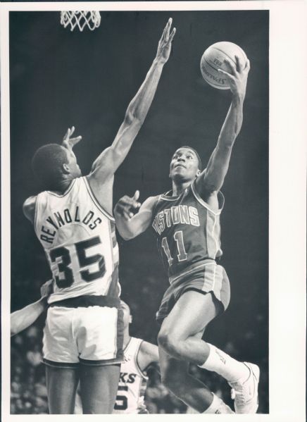 1988-89 Isiah Thomas Detroit Pistons "The Sporting News Collection Archives" Original Type 1 8" x 10" Photo (Sporting News Collection Hologram/MEARS Type 1 Photo LOA) - Lot of 12