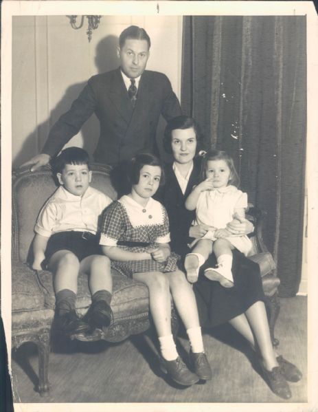 1933 Bobby Jones & Family "Boston Herald Collection Archives" Original 6.5" x 8.5" Photo (Boston Herald Archives Hologram/MEARS Photo LOA)