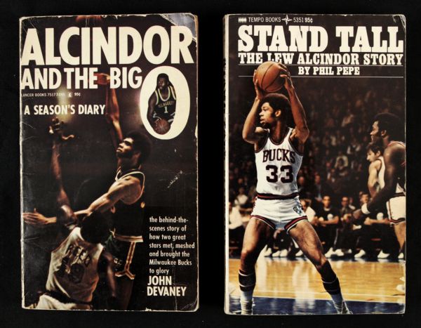 1970-71 Lew Alcindor Oscar Robertson Milwaukee Bucks Book (Lot of 4) 