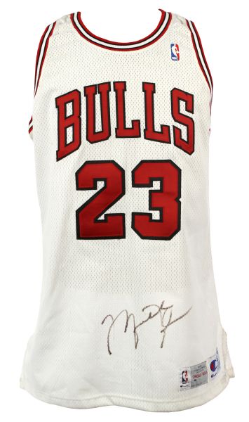 1992-93 Michael Jordan Chicago Bulls Jersey (clubhouse signature)