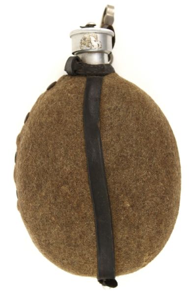 1939-1945 WW2 German Early Type Canteen w / Cover & Strap