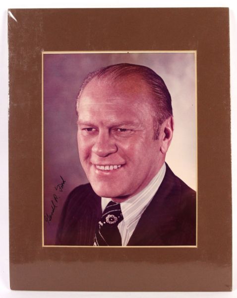 1970s Gerald Ford 38th President of the United States Signed 11" x 14" Matted Photo (JSA)