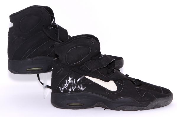 1994-95 Walt Williams Portland Trail Blazers Signed Game Worn Nike Sneakers (MEARS LOA/JSA)