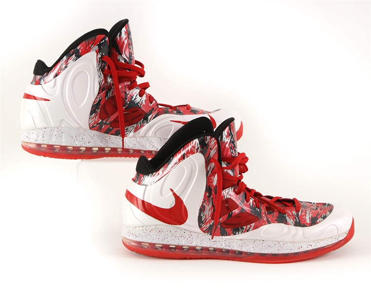2014-15 LaMarcus Aldridge Portland Trail Blazers Game Worn Nike Sneakers (MEARS LOA)