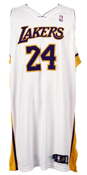 2006-07 Kobe Bryant Los Angeles Lakers Home Jersey (MEARS LOA)