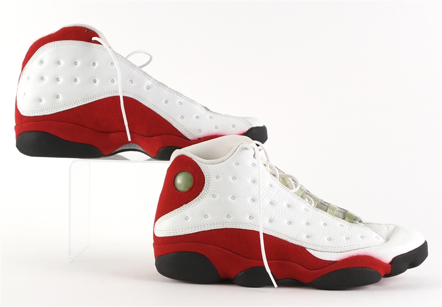 1997-98 Michael Jordan Chicago Bulls Secretarial Signed Air Jordan XIII Sneakers (MEARS LOA)