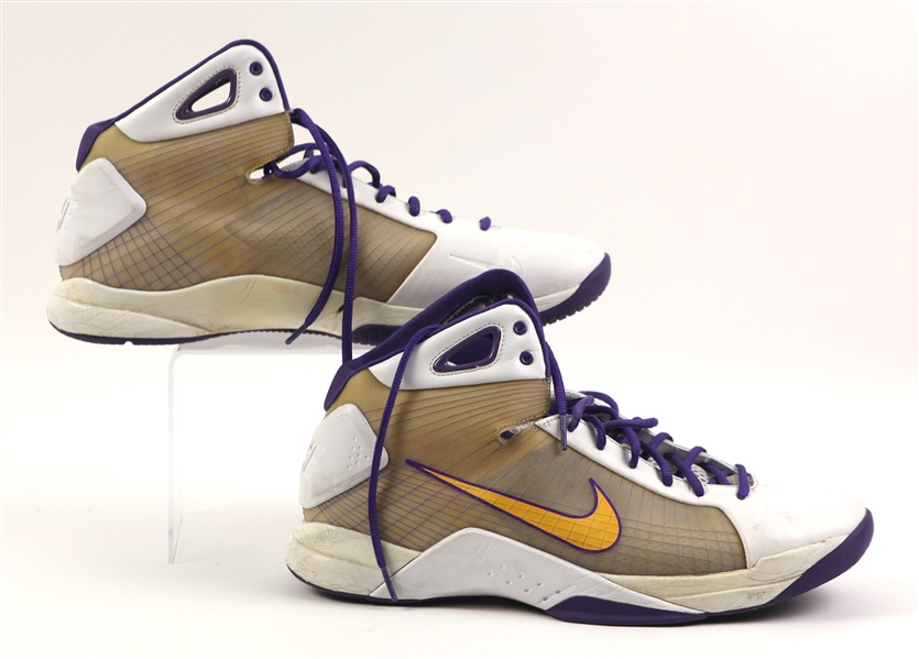 2008-09 Kobe Bryant Los Angeles Lakers Game Worn Nike Sneakers (MEARS LOA)