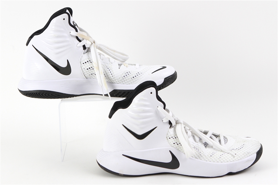2014 Deron Williams Brooklyn Nets Nike Game Worn Sneakers (MEARS LOA/Steiner)