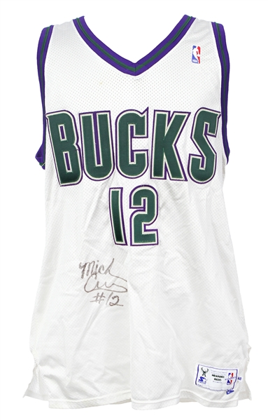 1997-98 Michael Curry Milwaukee Bucks Signed Game Worn Home Jersey (MEARS LO/JSA)