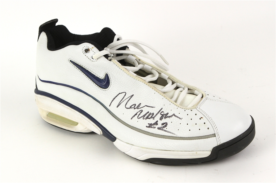 1990s Moses Malone Signed Nike Sneaker (JSA)