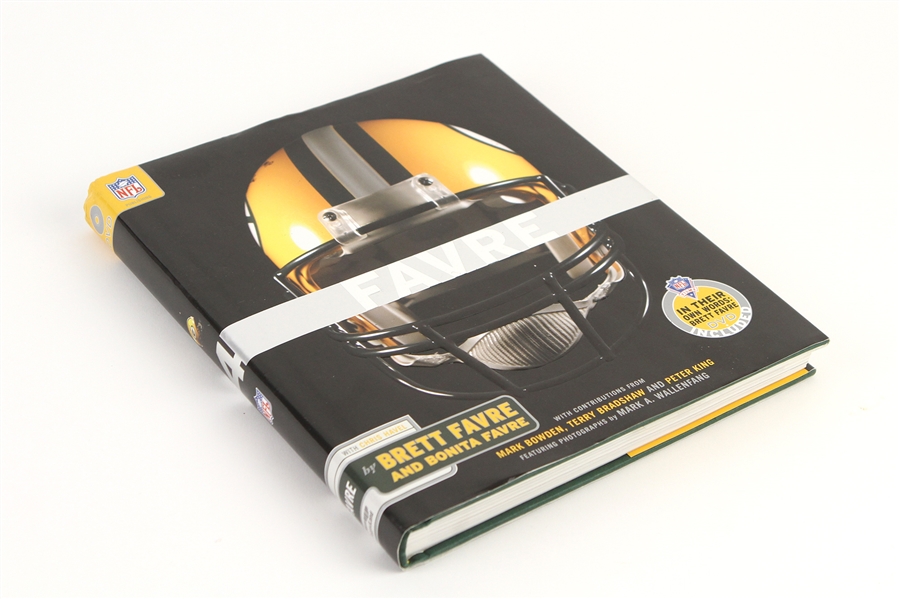 2004 Brett Favre Green Bay Packers Signed "Favre" Hardcover Book (*JSA*)