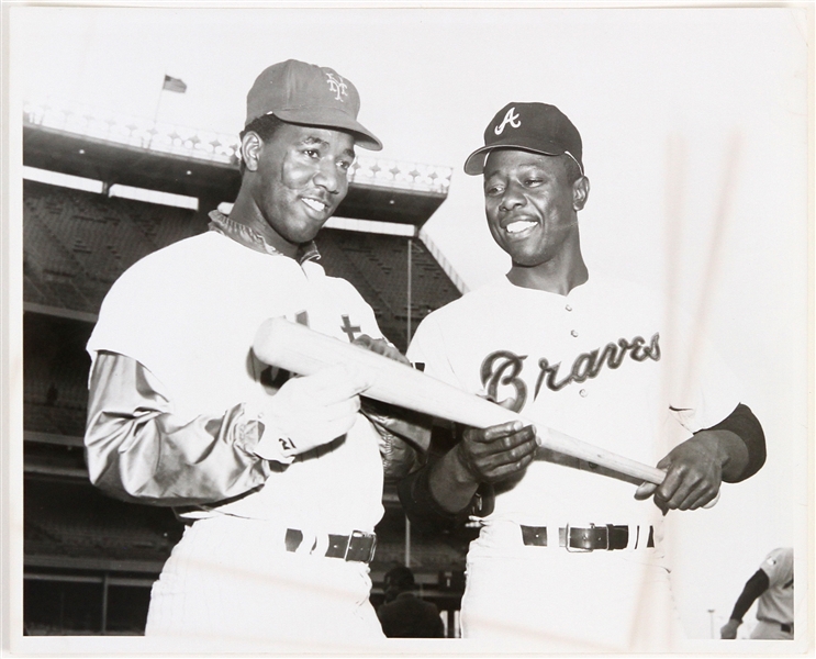 1969 Cleon Jones & Hank Aaron Original 8"x 10" Photo