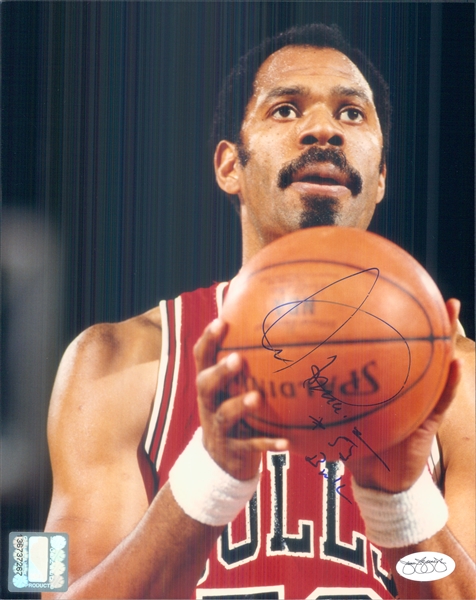 1976-82 Artis Gilmore Chicago Bulls Signed 8" x 10" Photo (*JSA*)