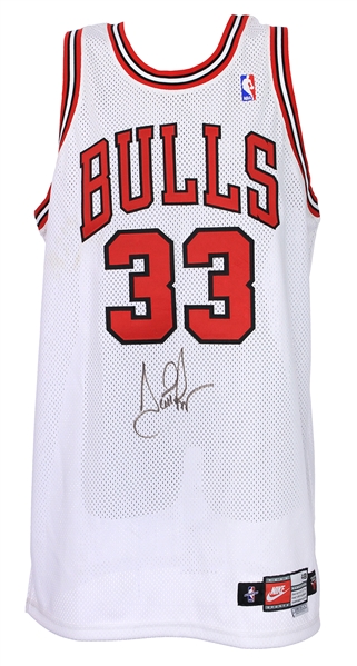 1997-98 Scottie Pippen Chicago Bulls Signed Home Jersey (MEARS A5 & PSA/DNA) NBA Champions