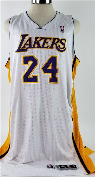 2013-14 Kobe Bryant Los Angeles Lakers Alternate Jersey (MEARS A5)