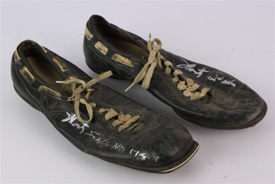 1957-59 Monty Stickles Notre Dame Fighting Irish Signed Game Worn Riddell Cleats (MEARS LOA/JSA)