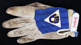 1979-81 Robin Yount Milwaukee Brewers Signed Saranac Team Logo Game Worn Batting Glove (MEARS LOA/JSA)