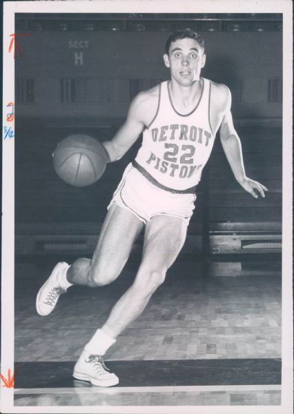 1962-69 Dave Debusschere Detroit Pistons Original Type 1 5" x 7" Photo SPORT Magazine Collection Hologram (MEARS Type 1 Photo LOA)