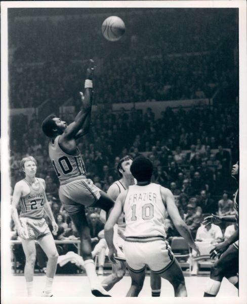 1971 Earl Monroe Baltimore Bullets vs. New York Knicks In Playoffs Original Type 1 8" x 10" Photo SPORT Magazine Collection (MEARS Type 1 Photo LOA)