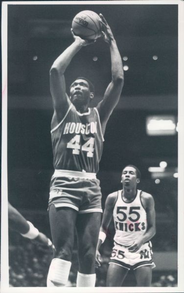 1982 Elvin Hayes Houston Rockets "The Sporting News Collection Archives" Original Type 1 5" x 8" Photo (Sporting News Collection Hologram/MEARS Type 1 Photo LOA)