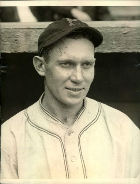 1923-26 circa Eddie Moore Pittsburgh Pirates "The Sporting News Collection Archives" Original Type 1 6" x 8" Photo (Sporting News Collection Hologram/MEARS Type 1 Photo LOA)