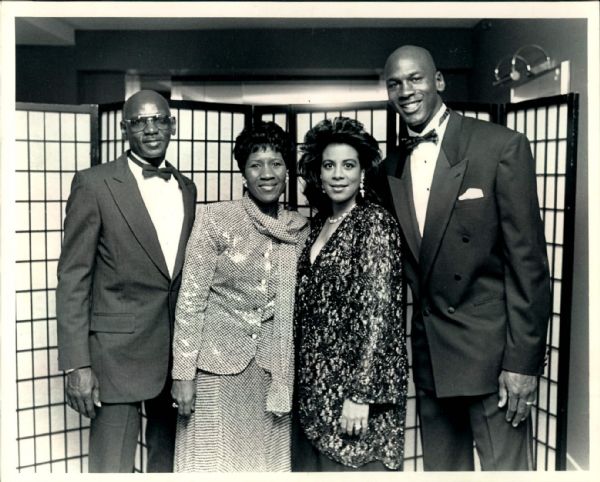 1993 Michael Jordan Chicago Bulls With Family "Chicago Sun-Times" Original Type 1 8" x 10" Photo (Sun Times Hologram/MEARS Type 1 Photo LOA)