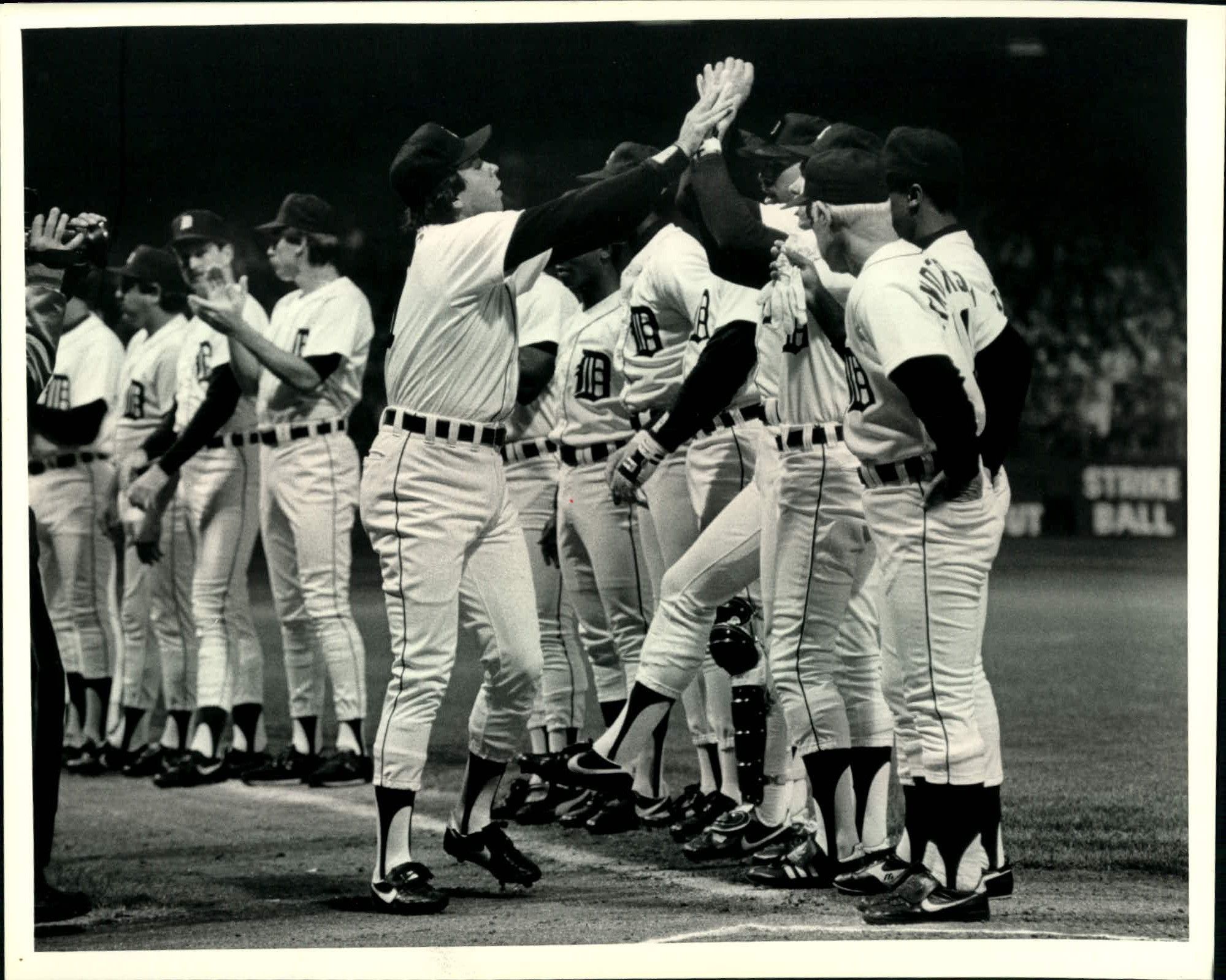 Lot Detail - 1984 World Series Detroit Tigers San Diego Padres The  Sporting News Collection Archives Original Type 1 Photos (Sporting News  Collection Hologram/MEARS Type 1 Photo LOA) - Lot of 50