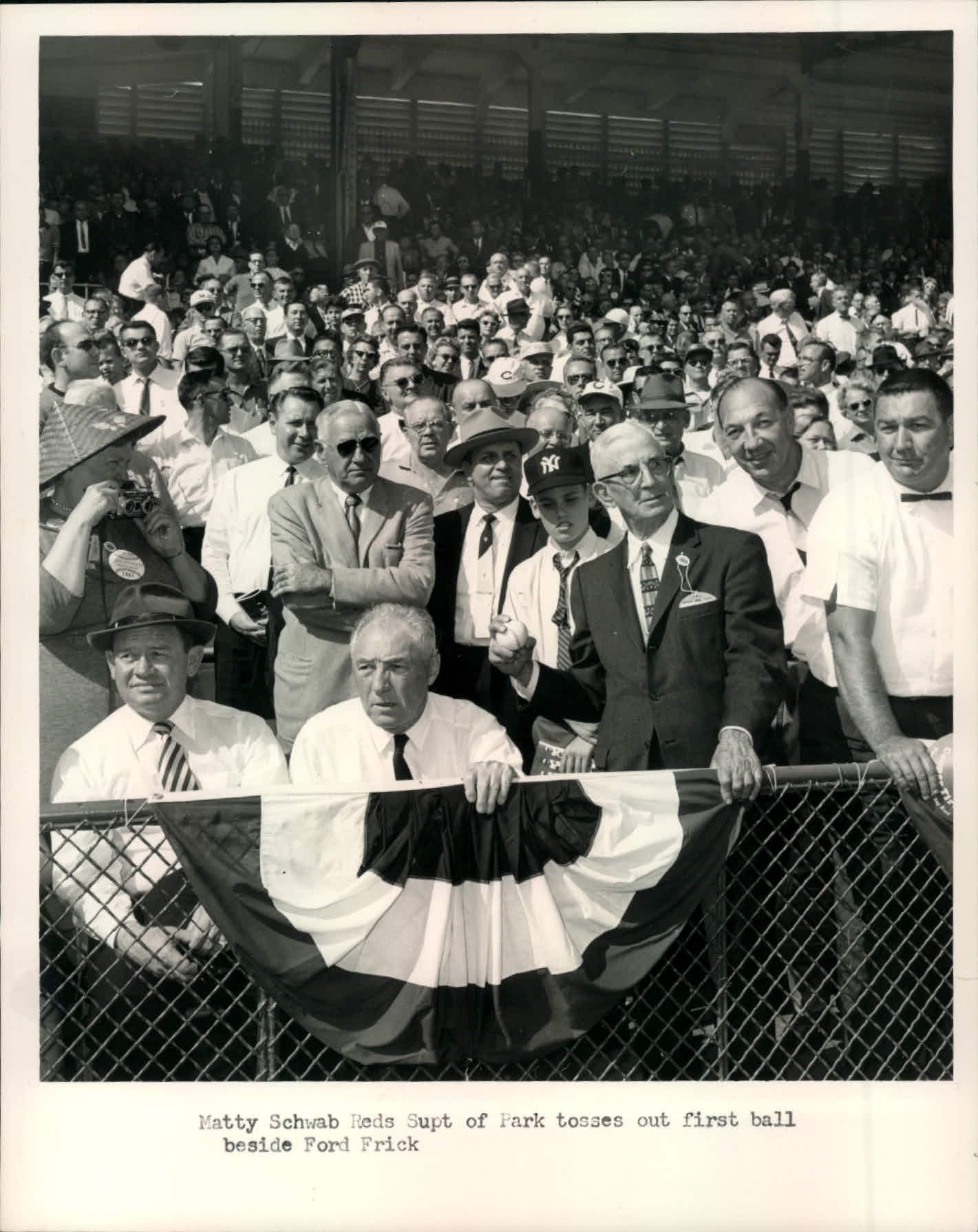 Lot Detail - 1961 World Series New York Yankees Cincinnati Reds The  Sporting News Collection Archives Original Type 1 Photos (Sporting News  Collection Hologram/MEARS Type 1 Photo LOA) - Lot of 36