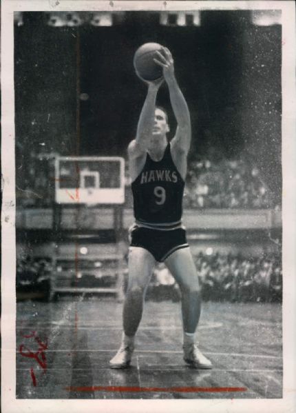 1958 Bob Pettit St. Louis Hawks "The Sporting News Collection Archives" Original Type 1 Photo (Sporting News Collection Hologram/MEARS Type 1 Photo LOA)