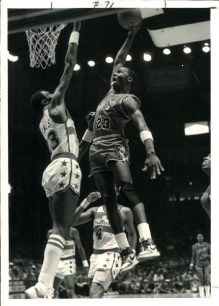 1985 Michael Jordan Chicago Bulls "The Sporting News Collection Archives" Original 5" x 7" Photo (Sporting News Collection Hologram/MEARS Photo LOA)