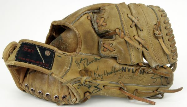 1968  St. Louis Cardinals Signed Glove w/ Roger Maris Curt Flood Lou Brock From Cubs Employee -  JSA