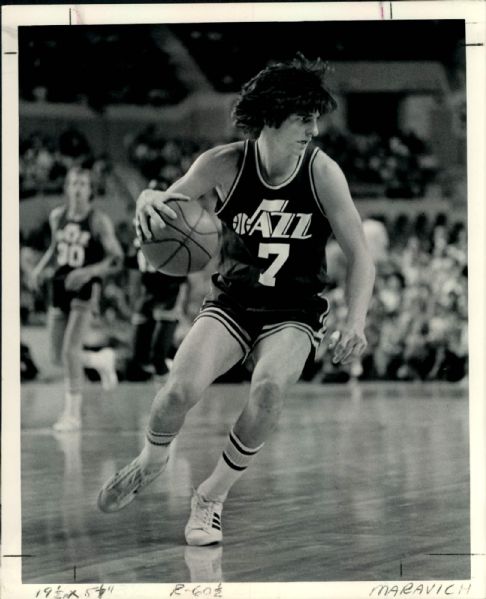 1977 Pete Maravich New Orleans Jazz "The Sporting News Collection Archives" Original 8" x 10" Photo (Sporting News Collection Hologram/MEARS Photo LOA)