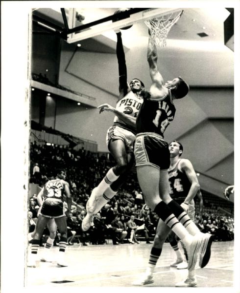 1967 Dave Bing Detroit Pistons "SPORT Magazine Collection Archives" Original Photo (MEARS Photo LOA)