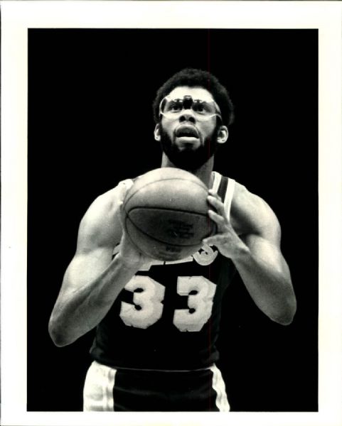 1980-85 circa Kareem Abdul-Jabbar Los Angeles Lakers Photo SPORT Magazine Collection Hologram (MEARS Photo LOA) - Lot of 4