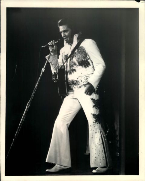 1977 Elvis in Concert "The Chicago Sun Times Archives" Original Photo (Chicago Sun Times Hologram/MEARS Photo LOA)