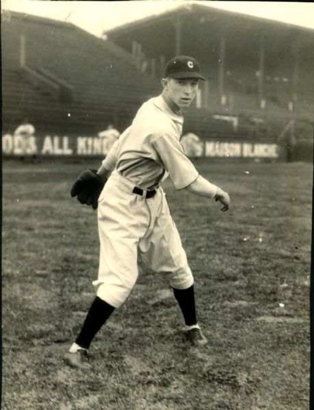 1928 Mel Harder Cleveland Indians "The Sporting News Collection Archives" Original 7" x 9" Photo (Sporting News Collection Hologram/MEARS Photo LOA)