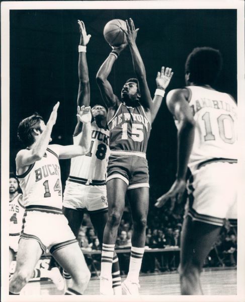 1972 Earl Monroe New York Knicks "The Sporting News Collection Archives" Original 1 8" x 10" Photo (Sporting News Collection Hologram/MEARS Photo LOA)