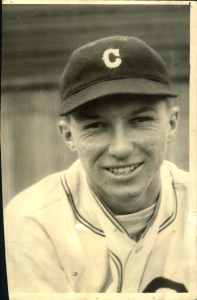 1928 Mel Harder Cleveland Indians "The Sporting News Collection Archives" Original 5" x 8" Photo (Sporting News Collection Hologram/MEARS Photo LOA)