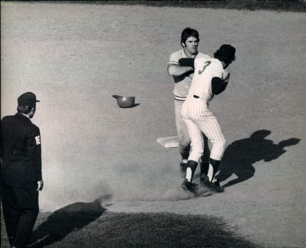 1973 Pete Rose Bud Harrelson Brawl "The Sporting News Collection Archives" Original Photo (Sporting News Collection Hologram/MEARS Photo LOA)