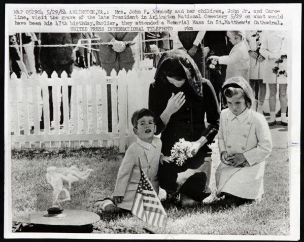 1964 Jackie Kennedy & Family Visit John F. Kennedy Gravesite on 47th Birthday Original 11" x 14" Oversized Photo  - Chicago Sun Times