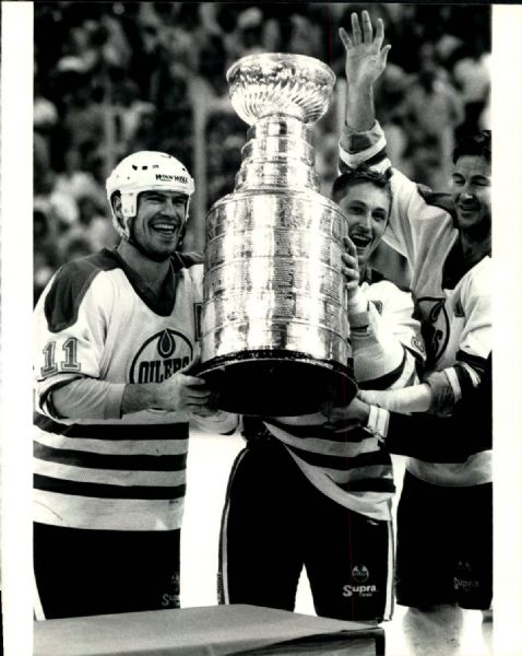 1988 Wayne Gretzky Mark Messier Holding Stanley Cup for Edmonton Oilers "The Sporting News Collection Archives" Original Photo (Sporting News Collection Hologram/MEARS Photo LOA)