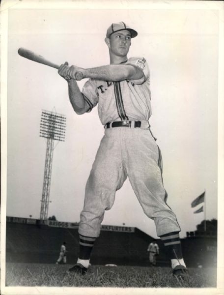 1942-43 circa Chet Laabs St. Louis Browns "The Sporting News Collection Archives" Original 7" x 9.25" Photo (Sporting News Collection Hologram/MEARS Photo LOA)