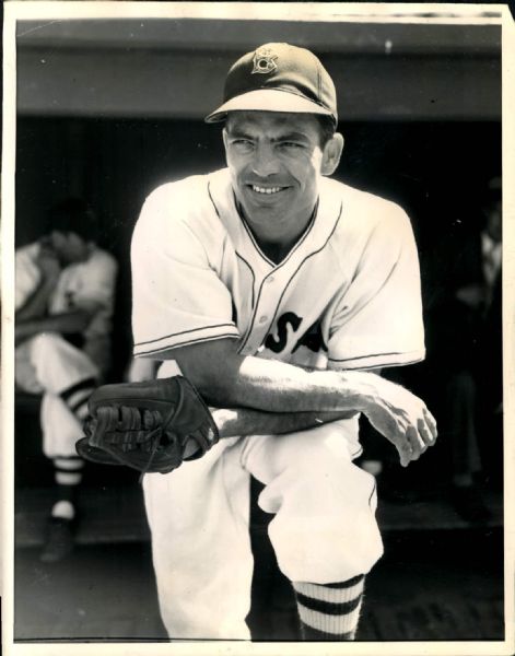 1946 Don Gutteridge Boston Red Sox "The Sporting News Collection Archives" Original Photo (Sporting News Collection Hologram/MEARS Photo LOA)