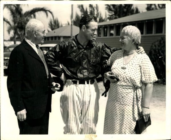 1930s circa Lou Gehrig with Parents New York Yankees "The Sporting News Collection Archives" Original 8" x 10" Photo (Sporting News Collection Hologram/MEARS Photo LOA)