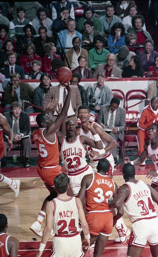 1985-86 George Gervin Game Worn Chicago Bulls Jersey - Final Season, Lot  #80207