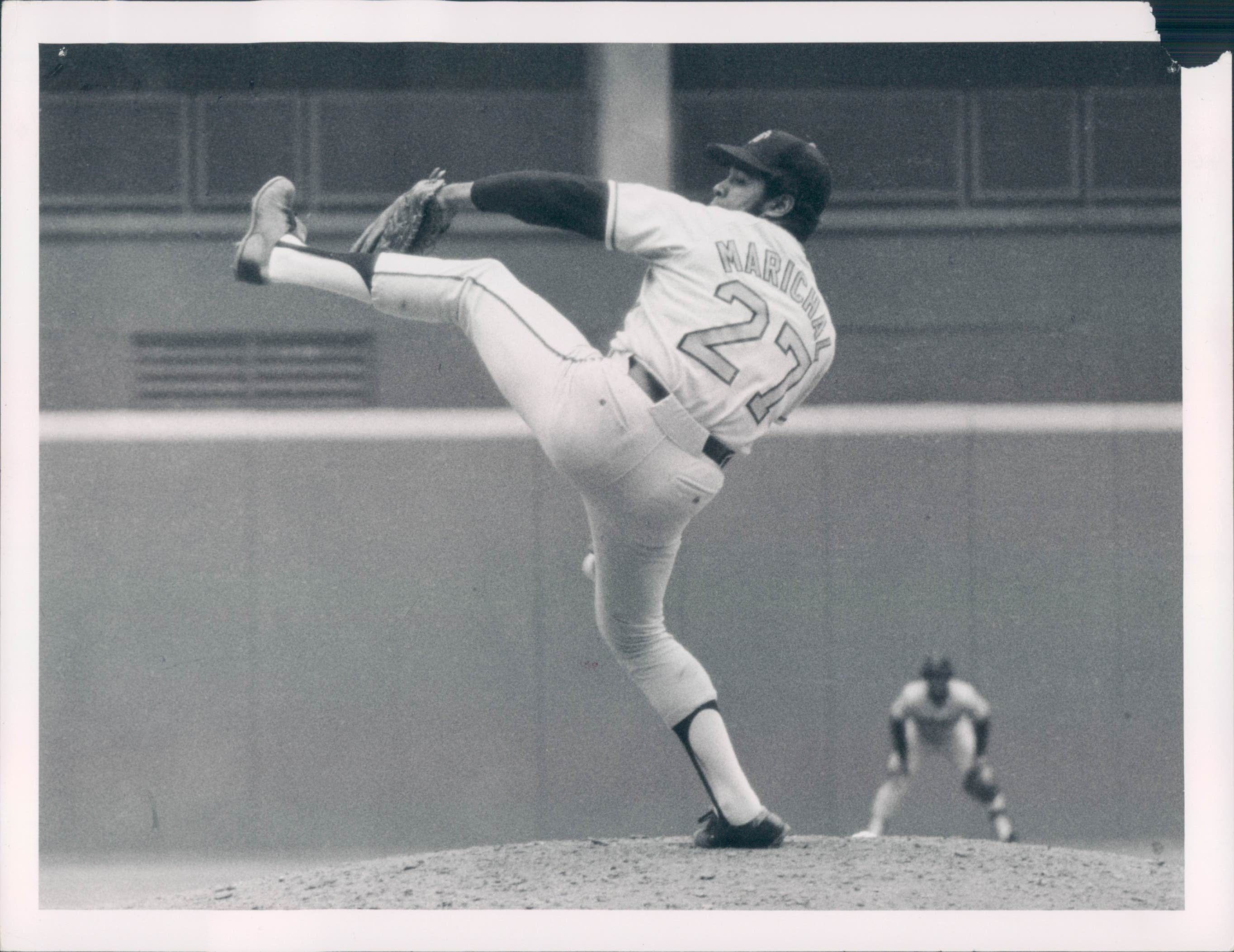 Juan Marichal Signed Giants Pitching 8x10 Photo w/HOF'83