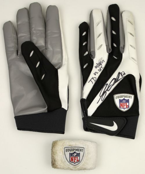 2007 Greg Olsen Chicago Bears Game Worn Signed Receiver Gloves Oct. 28 vs. Lions From Second Career TD Game - (MEARS Auction LOA  & JSA)