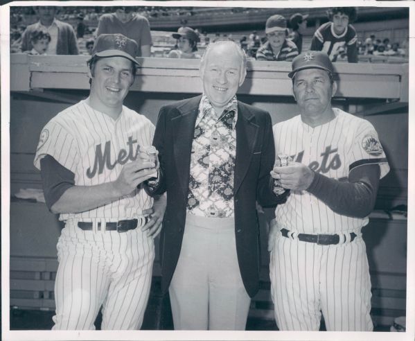 1976 Tom Seaver New York Mets "The Sporting News Collection Archives" Original 8" x 10" Photo (Sporting News Collection Hologram/MEARS Photo LOA)